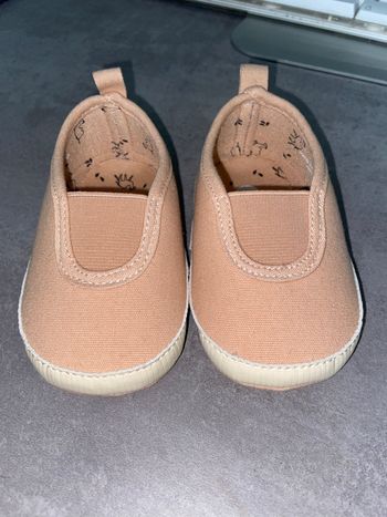 Chaussures rose saumon bébé