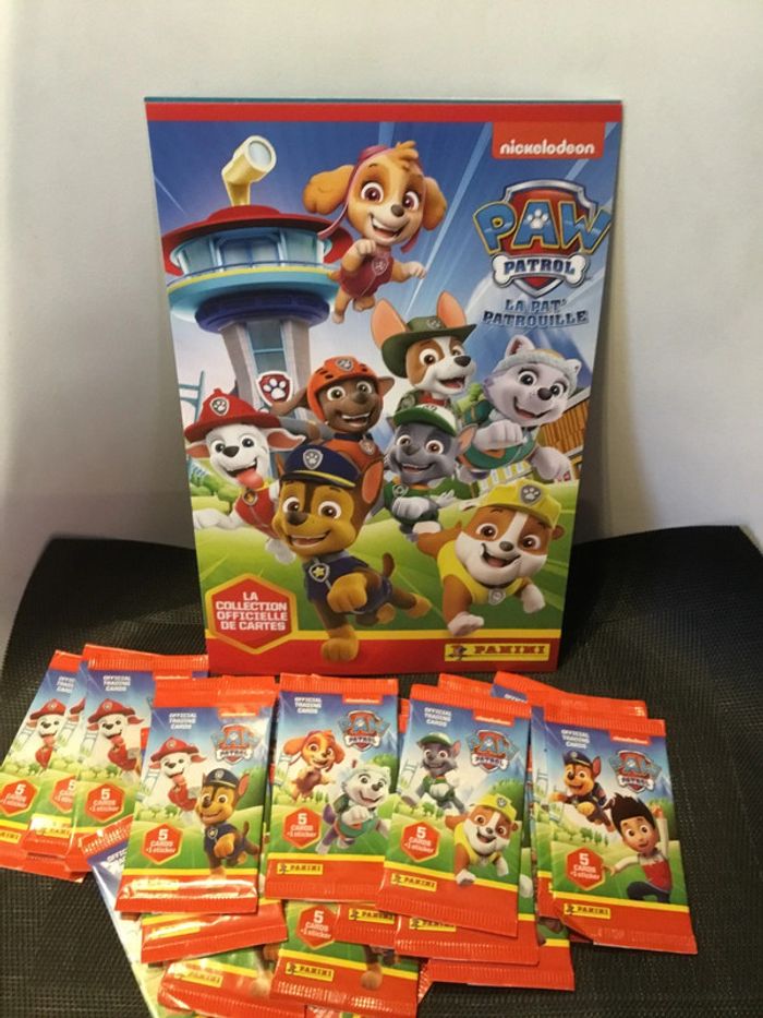Panini la Pat Patrouille lot 1 boîte de rangement + 24 paquets pochettes de 5 cartes + 1 stickers
