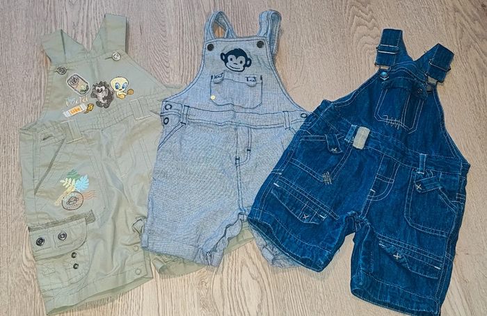 Lot de 4 salopettes en très bon état voir neuf taille 9-12 mois