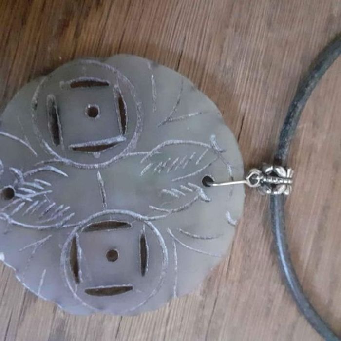 Collier avec pendentif rond ajouré - photo numéro 4