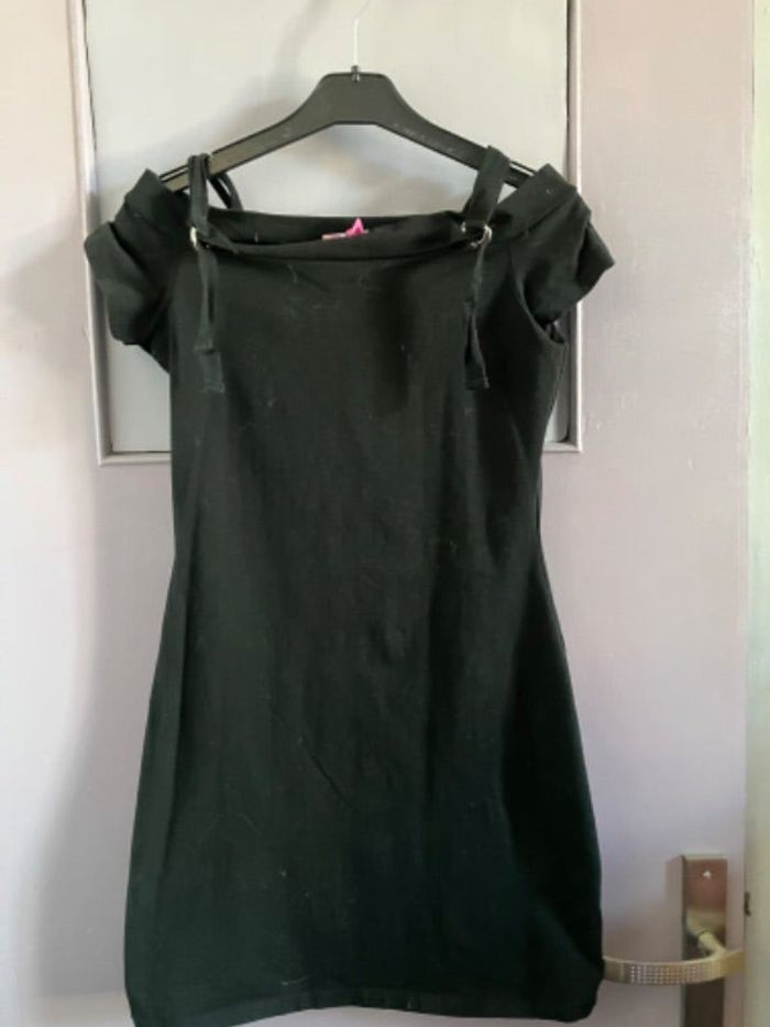 Robe noire bretelle