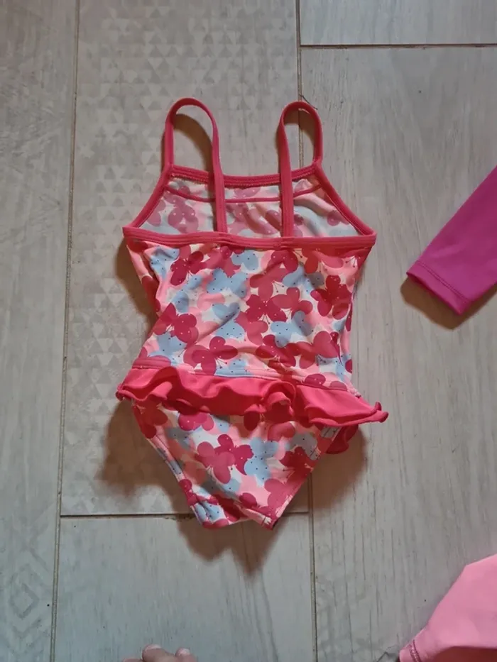 Maillot de bain 1 pièce 2 ans fleuri decathlon - photo numéro 3
