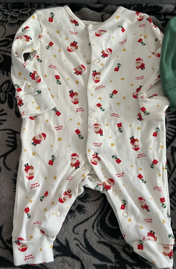 Lot pyjama noël 3-6 mois - photo numéro 2