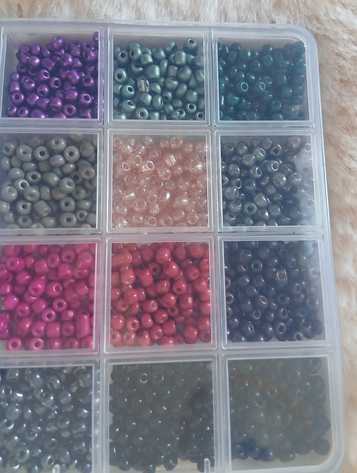 Neuf: Lot Perles rocaille multicoloris mat/brillant+ Fils - photo numéro 4