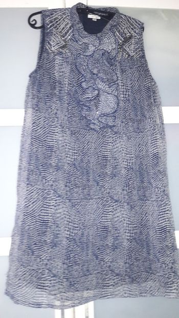 Robe à motifs et jabots