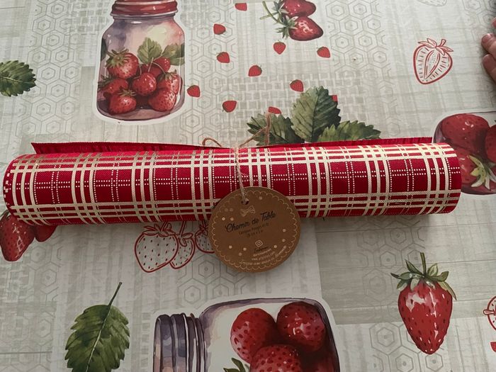 Chemin de table à carreaux