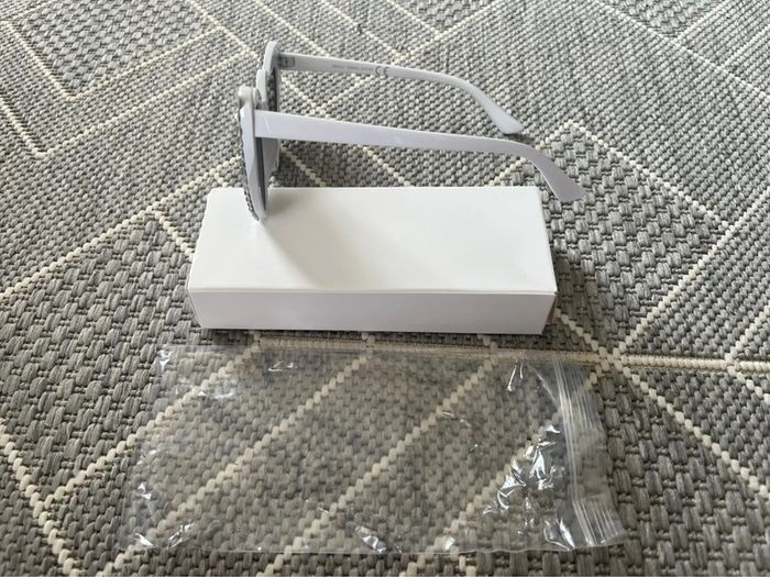 Lunette de soleil strass - photo numéro 4