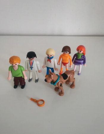 Playmobil lot personnage et chien scooby doo shaggy Samy Véra Daphné Fred et Chien Scooby-Doo
