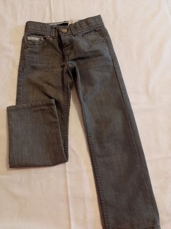 Pantalon taille 5 ans couleur gris voir photos