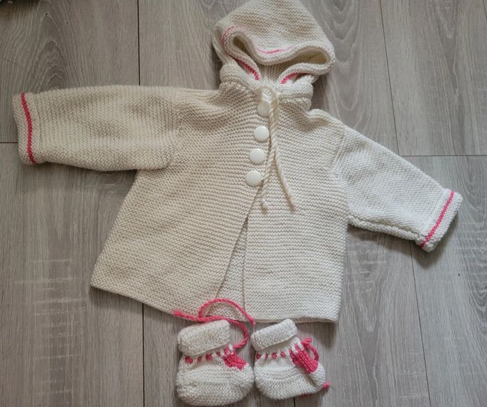 Veste et chaussettes bébé naissance