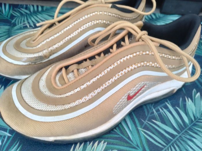 Chaussures baskets Nike Air Max doré et blanc pointure 41