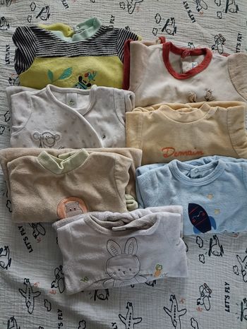 1 mois, 7 pyjamas