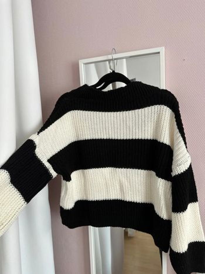 Pull marinière, noir et blanc - neuf jamais porté - photo numéro 3