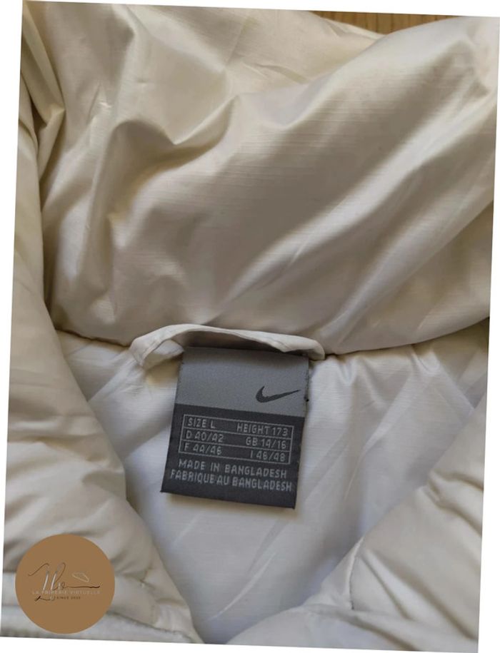 Doudoune Nike Blanche avec Logo Noir - photo numéro 5