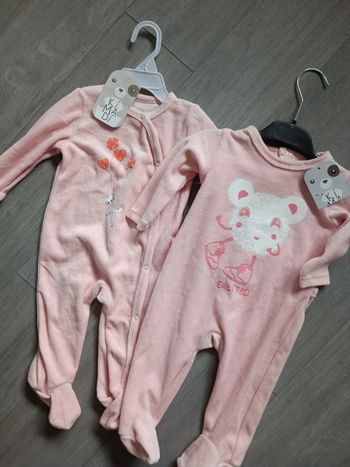 Lot de 2 pyjamas 1 pièce fille  neufs 6 mois kimadi