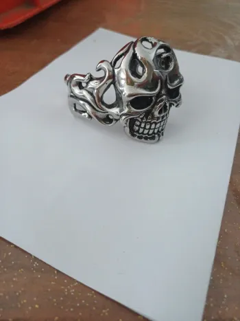 Bracelet tête de mort en acier