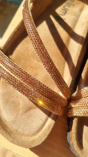 Sandales neuves avec strass