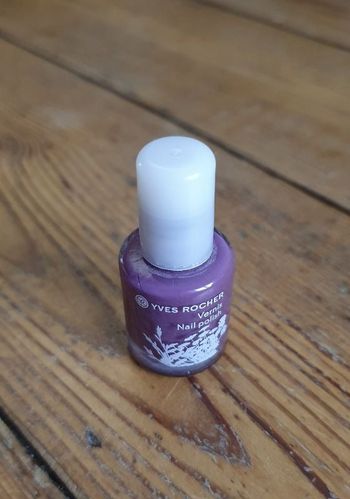 Vernis à ongles violet mauve Yves Rocher
