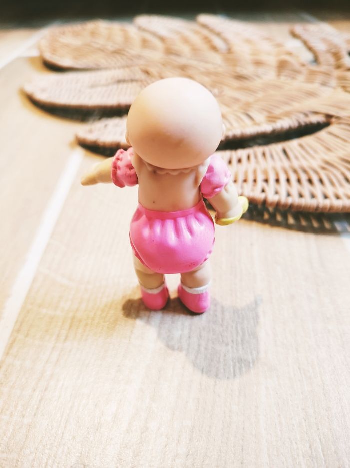 🪆Figurine bébé robe jonquilles Cabbage Patch Kids Mini 1984 OAA Inc🪆Figurine petite fille et glace Toddler / Playtime Series Cabbage Patch Kids Mini 1984 OAA Inc – vintage articulée  
🎀Dimension 10 cm environ
🎀Marquage authentique O.A.A Inc sur Les j - photo numéro 2