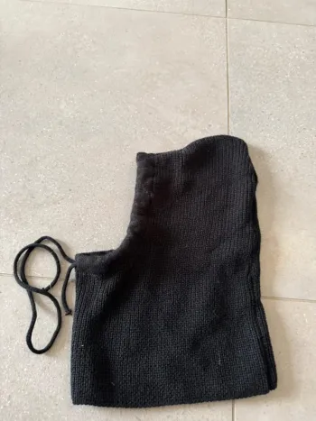 Capuche noire, taille unique, très bon état