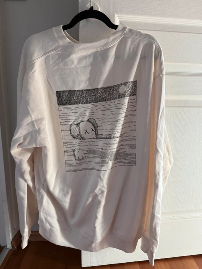 Sweatshirt Uniqlo X Kaws - photo numéro 5
