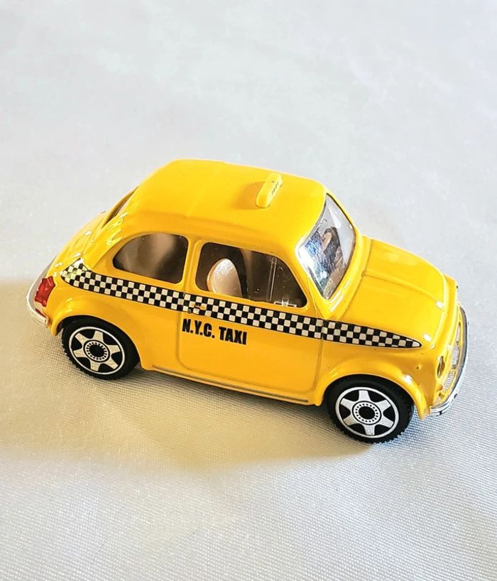 Voiture miniature Bburago Fiat 500 Taxi jaune - photo numéro 2
