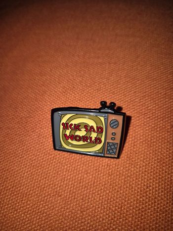 Broche sick sad world daria