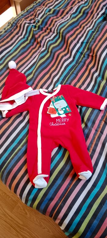 Pyjama Noël neuf 1 mois