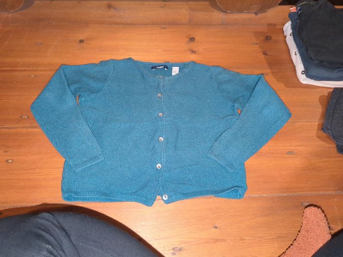 Jolie gilet maille bleu canard Okaïdi 6 ans