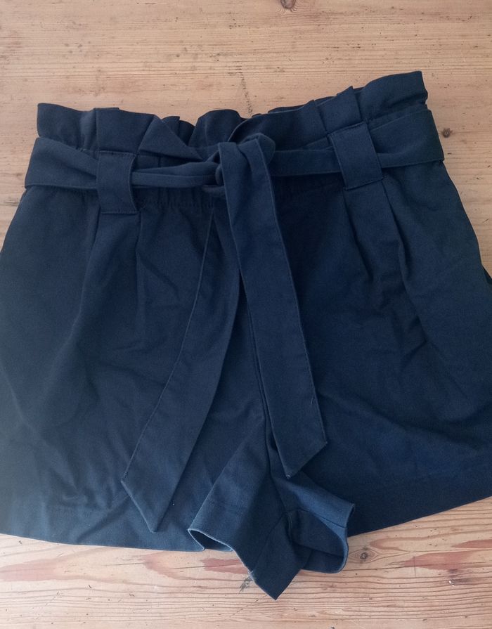 Short Zara bleu marine. Taille eur s