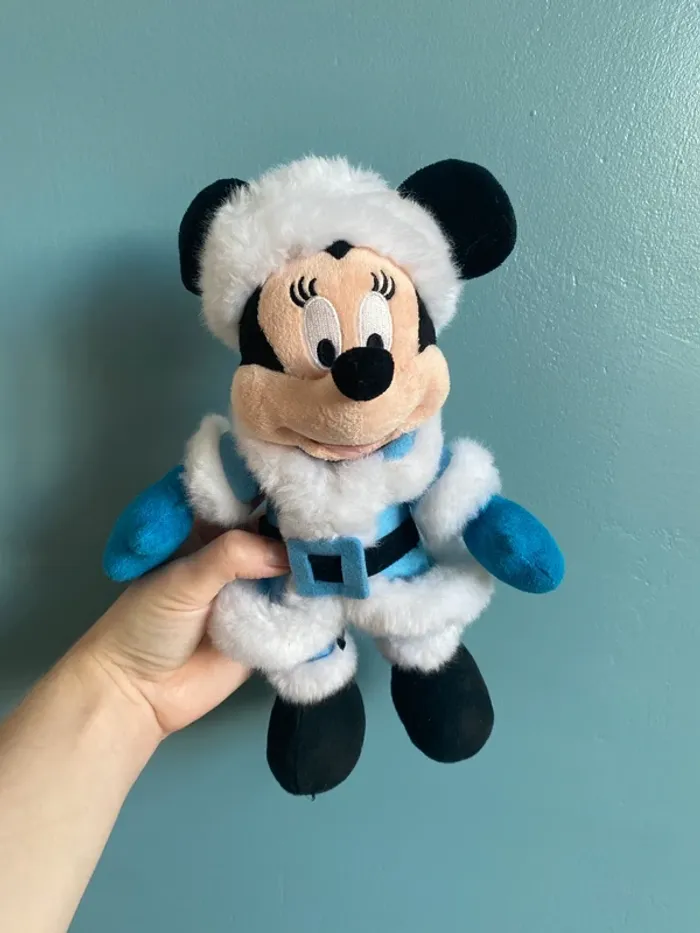 Peluche Minnie disney avec habit d’hiver bleu