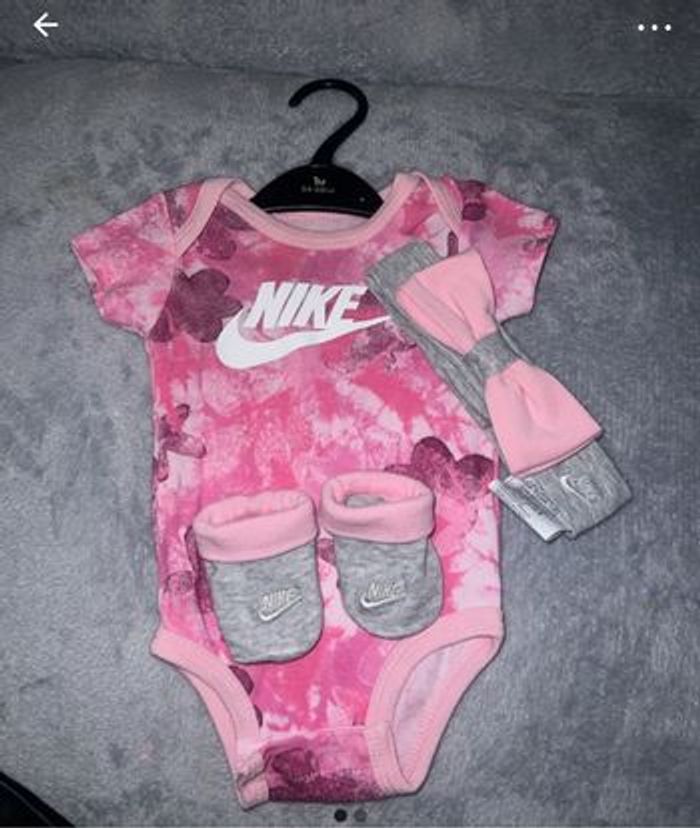 Ensemble nike bodie+chausson et bandeau
