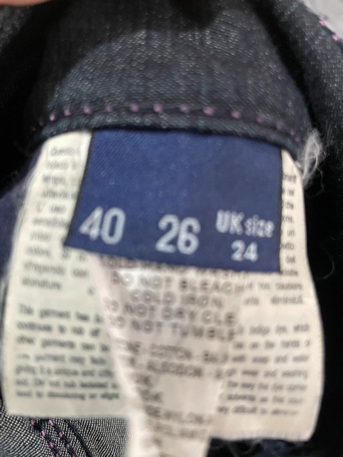 Jean au coutures violettes - photo numéro 3