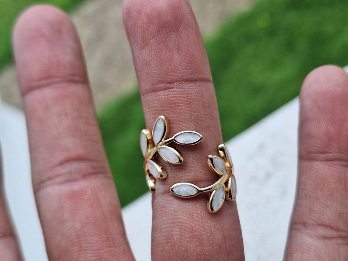 Bague Ouverte réglable en feuille Doré minimaliste, feuille en nacre blanche, feuille de Dainty - photo numéro 5