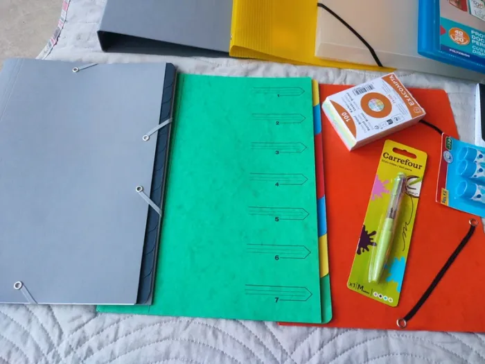 Lot de fournitures scolaires / bureau - photo numéro 3