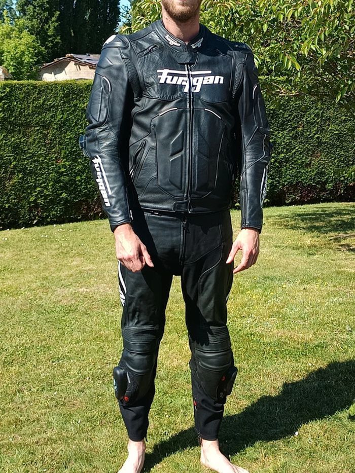 Combinaison de moto