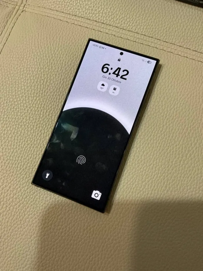 Samsung Galaxy S24 ultra quasiment neuf - photo numéro 4