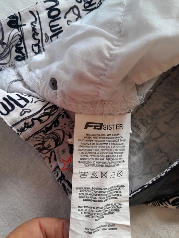 Pantalon slim taille basse imprimé FB sister très bon état - photo numéro 5