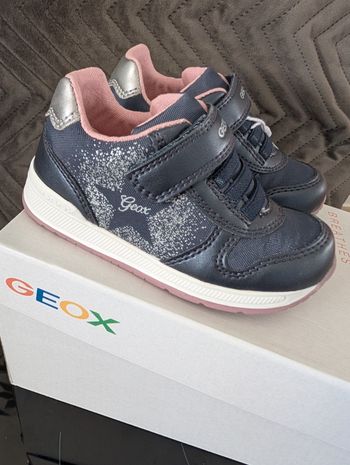 Baskets fille. Semelle intérieure en cuir. Taille 23. Neuf. Geox