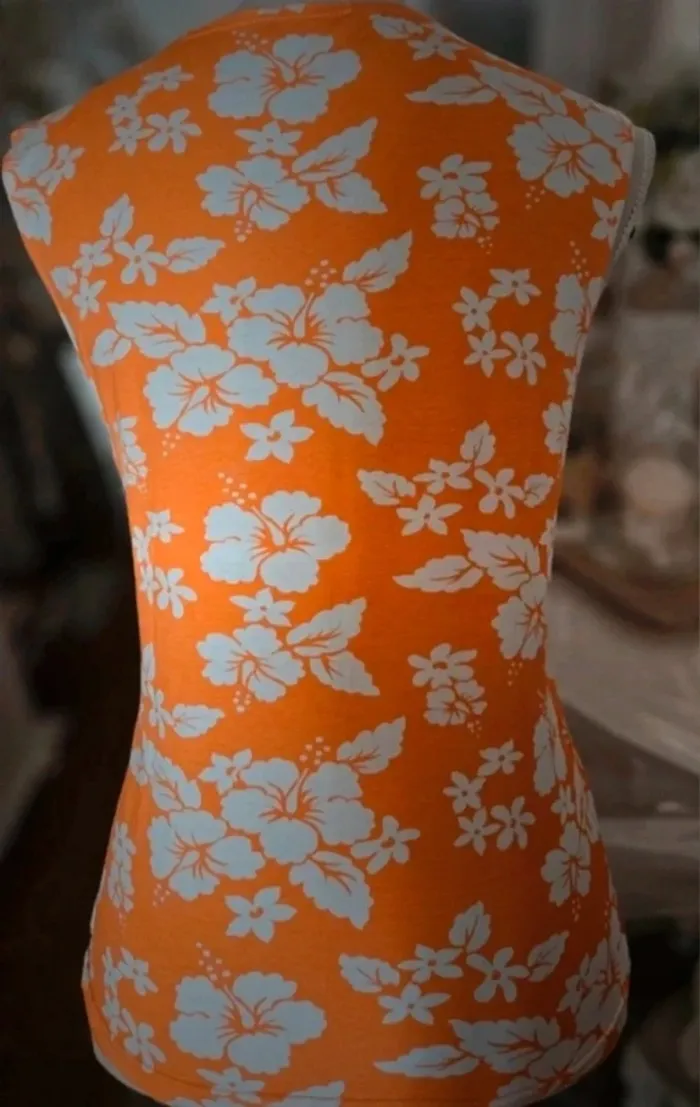 Haut orange fleurs blanches Ici et Maintenant Taille 40 Neuf - photo numéro 3