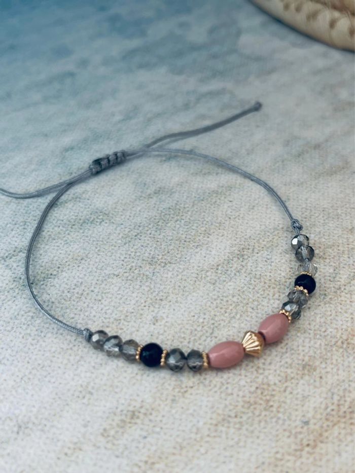 Bracelet perles et fils de nylon