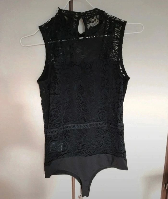 Body noir en dentelles - photo numéro 2