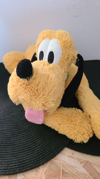 peluche Disney personnage Pluto