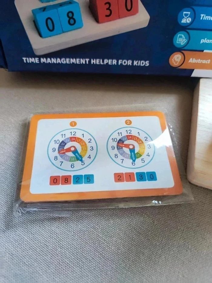 Horloge en bois pour apprendre l'heure - photo numéro 4