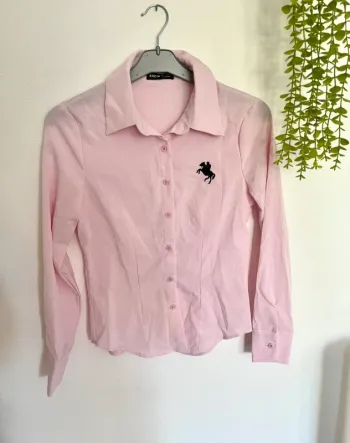 Très belle chemise à longue manche pour femme