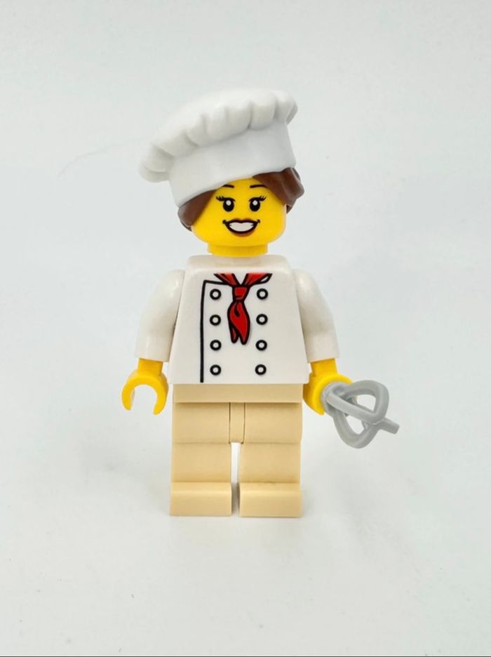 Lego Figurines Ninjago : La Boulangère officielle de la Ville (visage double expression) - NEUF - photo numéro 2