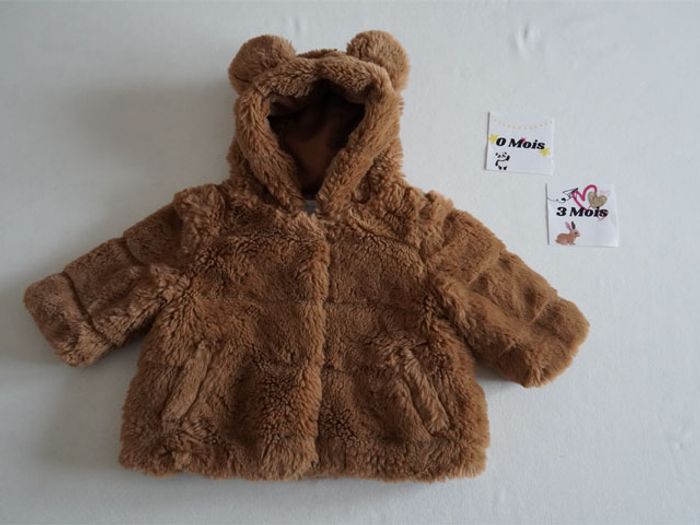 Joli manteau en matière nounours Primark pour petite fille Taille : 0/3 mois