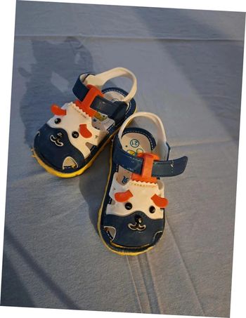 Sandales en plastique pour la plage et la piscine