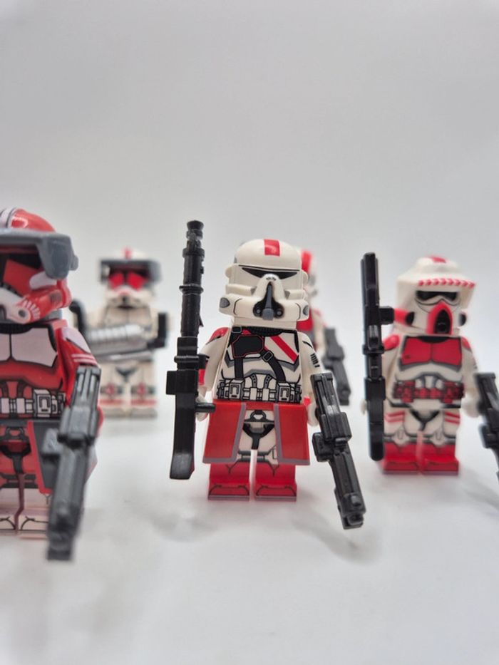 Figurines type lego Escouade de 8 clones de coruscante dont le commandant Fox star wars - photo numéro 5