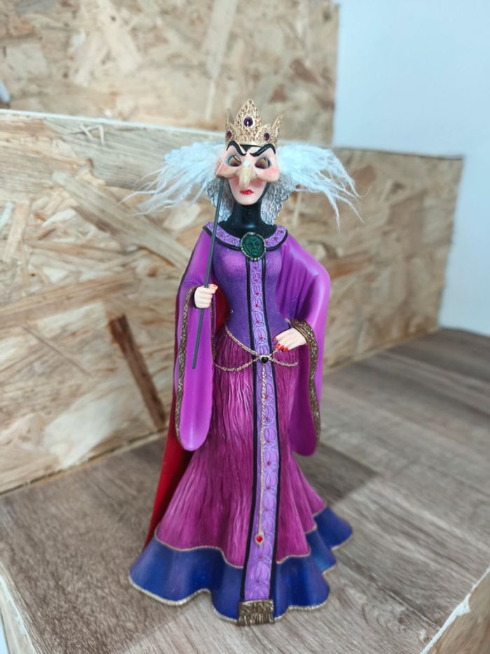 Figurine Méchante Reine Mascarade - haute couture
